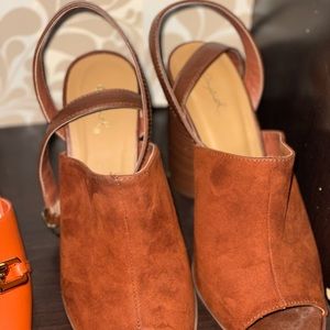 Cognac colored toe out mule! Sz. 9